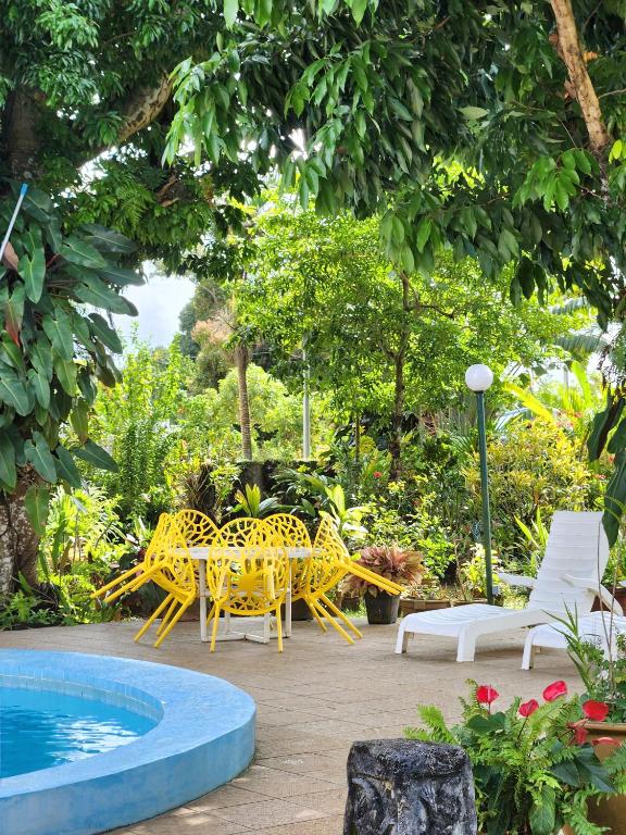 Bazén v ubytování Hotel Santo Vanuatu nebo v jeho okolí