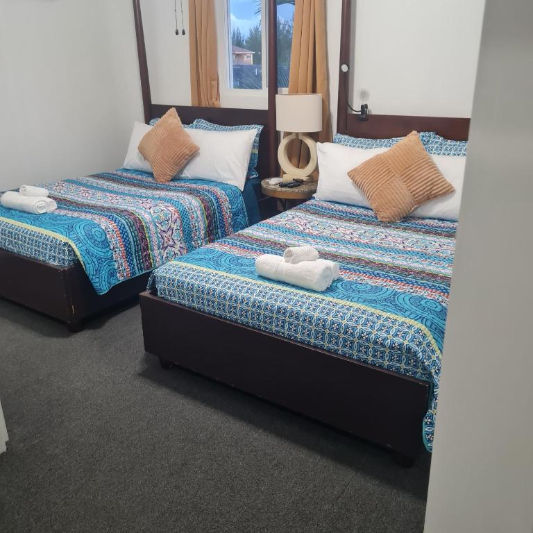 BELL At The Airport Suites Adults Only - Free Airport Transportation - Queen Suite
