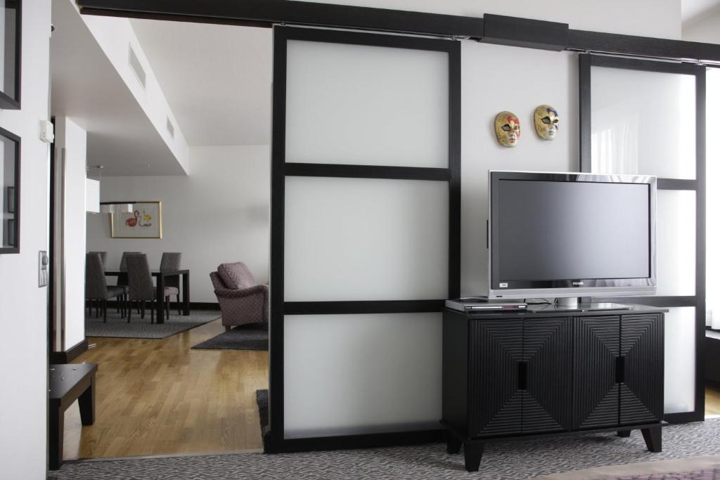 TV a/nebo společenská místnost v ubytování Crowne Plaza Helsinki - Hesperia by IHG