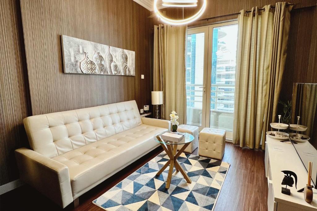 Letstay – Vintage-Styled 1BR Apartment with Marina Views