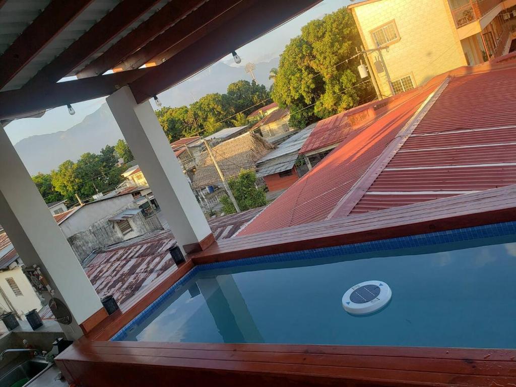 Bazén v ubytování Entire House and Terrace Pool nebo v jeho okolí