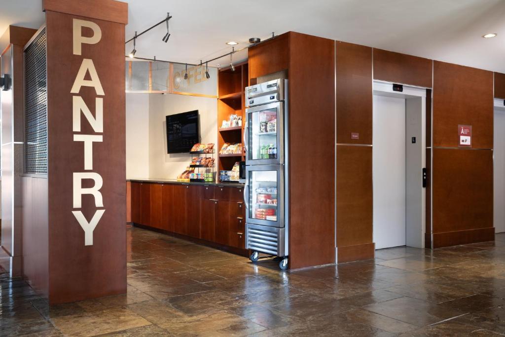 Four Points by Sheraton Victoria Gateway - Resim 44