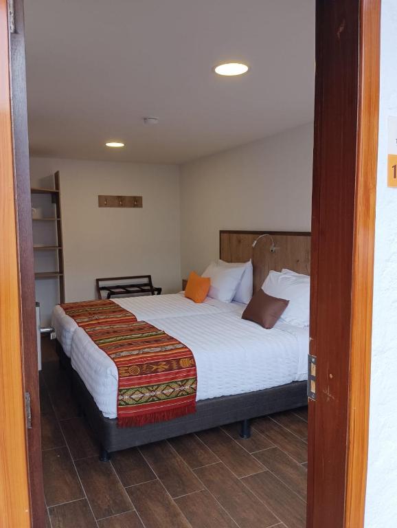 Postel nebo postele na pokoji v ubytování Casona Tobar Hotel