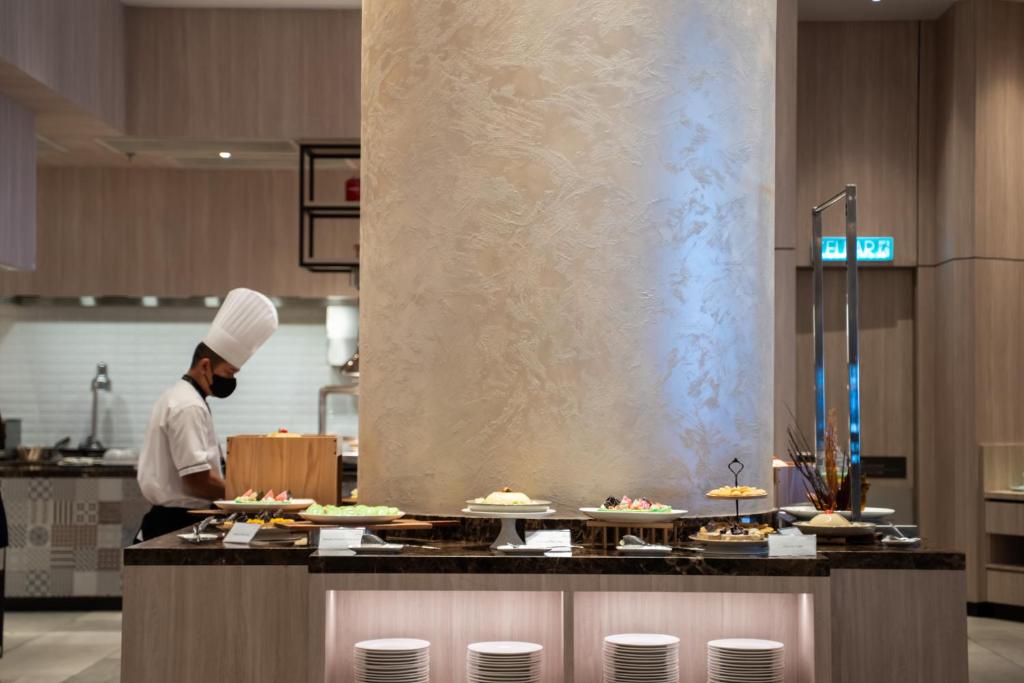 Kuchyň nebo kuchyňský kout v ubytování Courtyard by Marriott Setia Alam