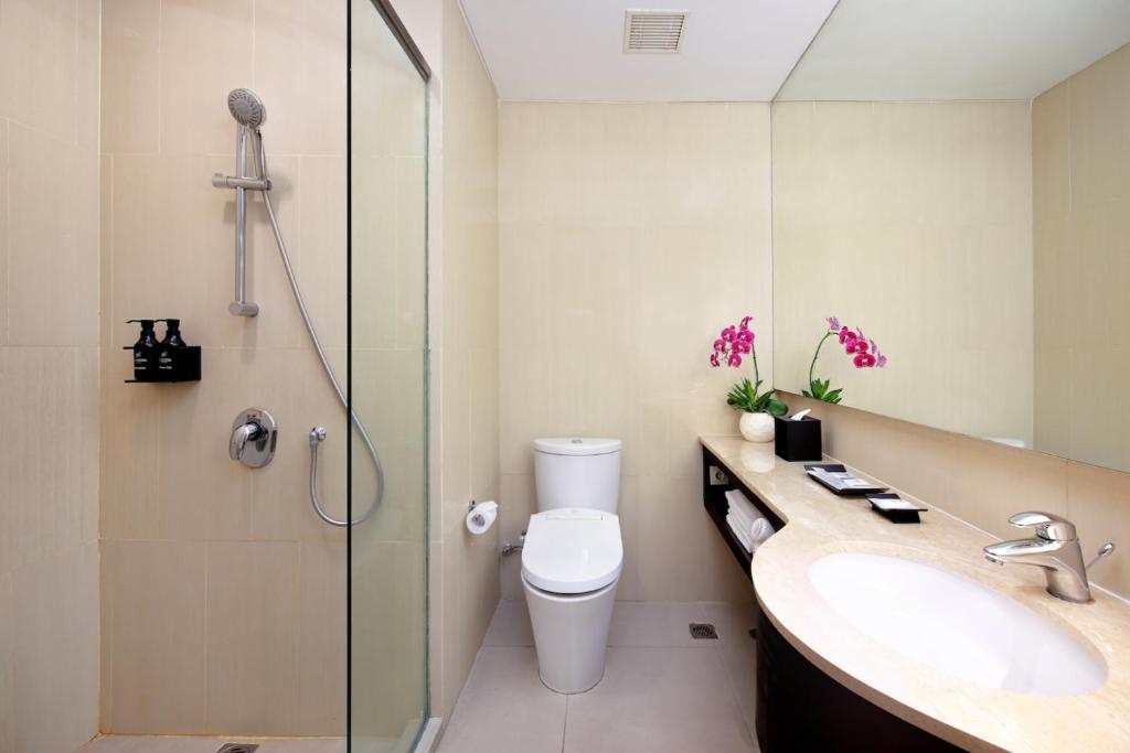 Bilik mandi di JS Luwansa Hotel & Convention Center