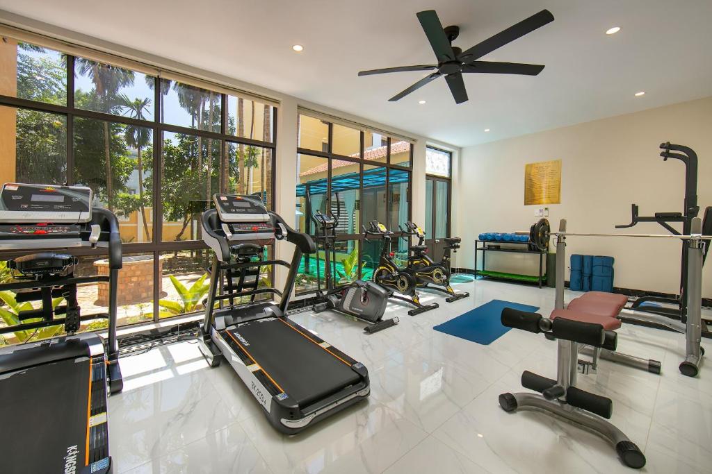 Fitness centrum a/nebo fitness zařízení v ubytování La Charm Hoi An Hotel & Spa