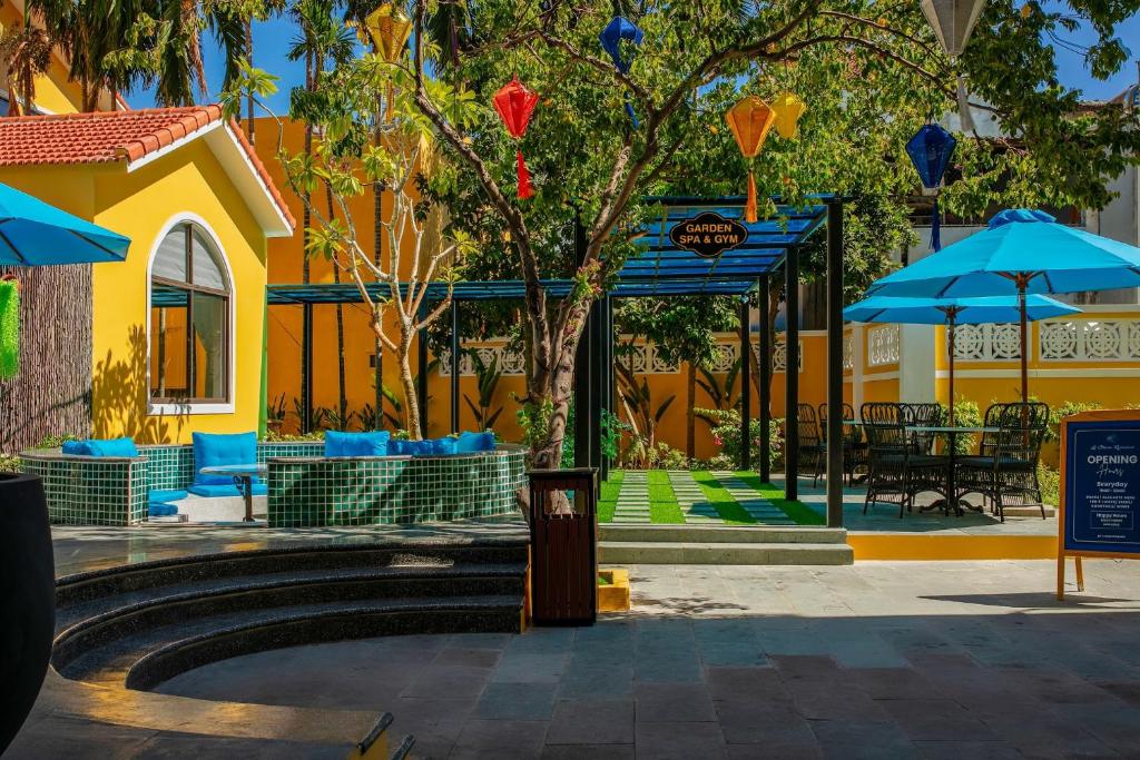 Tòa nhà nơi khách sạn tọa lạc