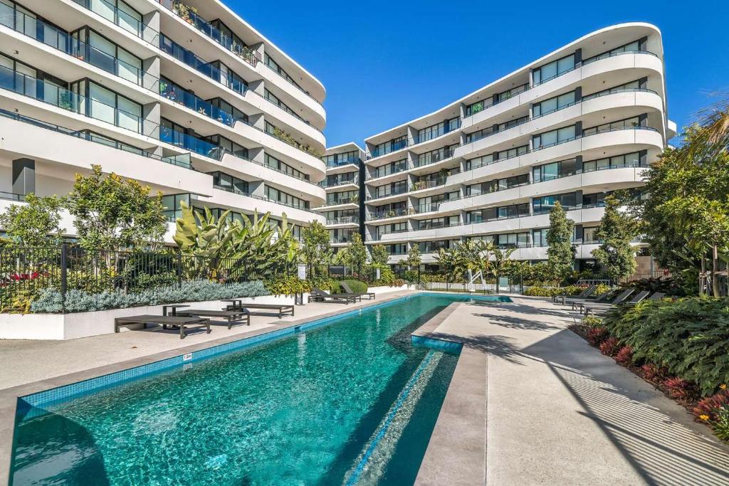 Glamorous BrandNew Waterfront Apt on Hope Island, Gold Coast (updated