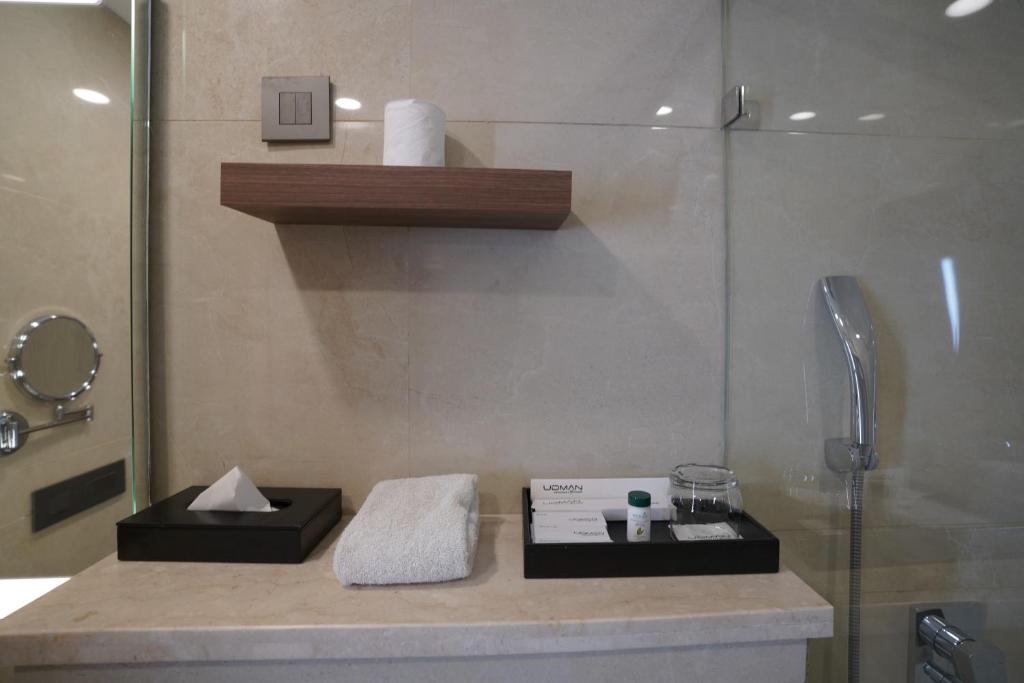 Koupelna v ubytování Udman Hotel Gurugram