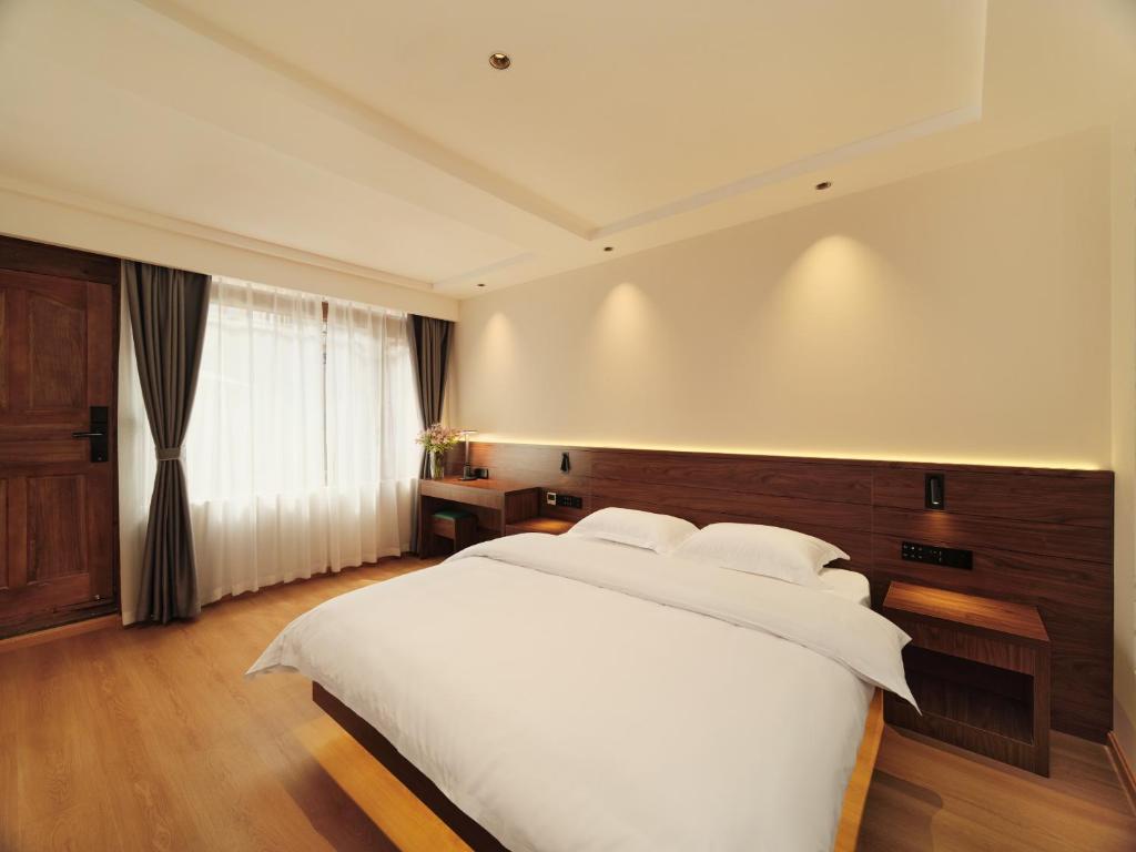 Postel nebo postele na pokoji v ubytování 夕露小榭古城南门店 Xilu Xiaoxie Inn Old Town Lijiang