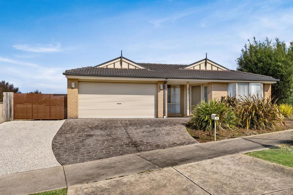 9 Kingfisher Way, Cowes, Cowes (updated prices 2024)