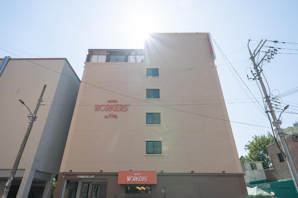 Budova, kde se hotel nachází