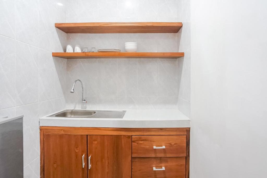 Kuchyň nebo kuchyňský kout v ubytování Maisaba Coliving Cempaka