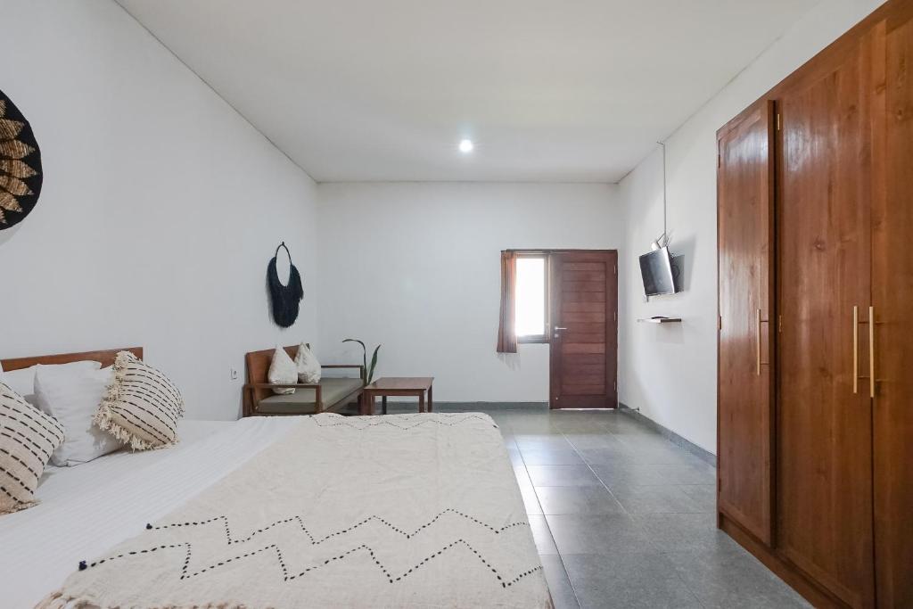 Postel nebo postele na pokoji v ubytování Maisaba Coliving Cempaka