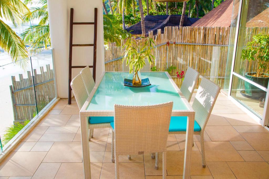 Balkón nebo terasa v ubytování Mayumi Beach Villa