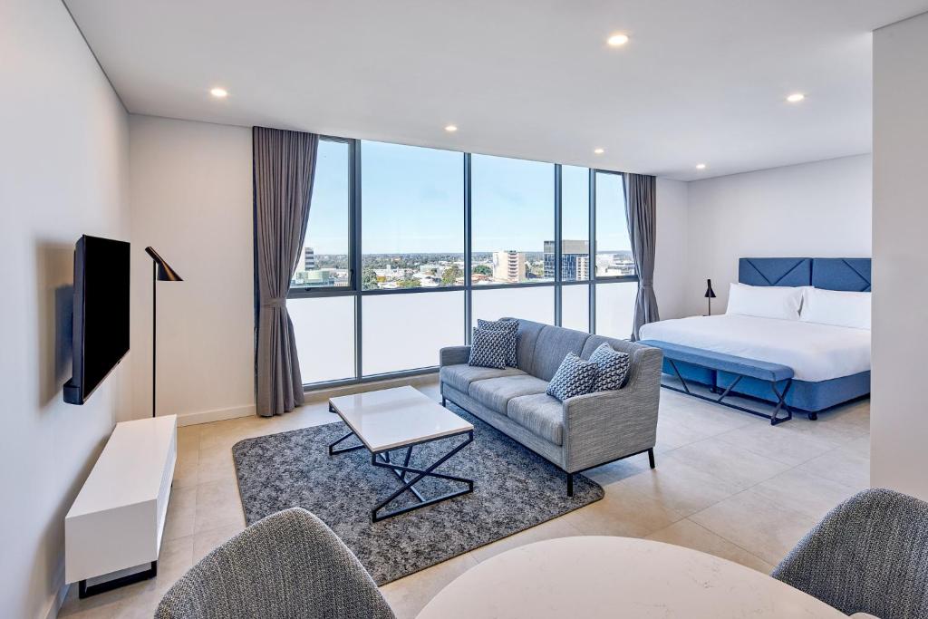 Postel nebo postele na pokoji v ubytování Meriton Suites Liverpool