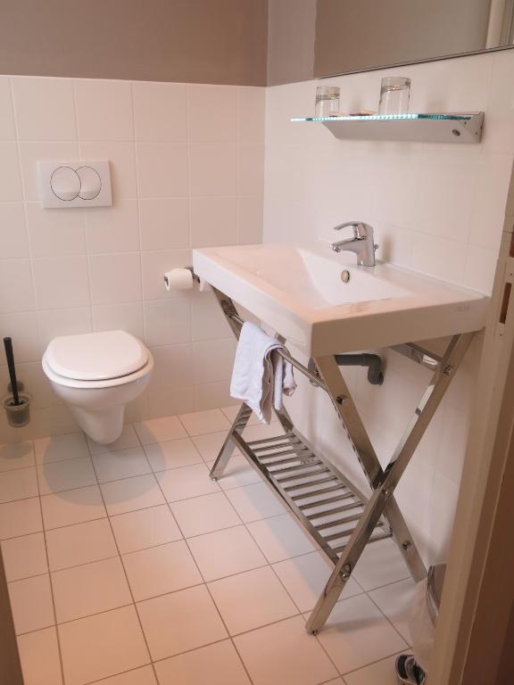 Koupelna v ubytování Hôtel Moderna