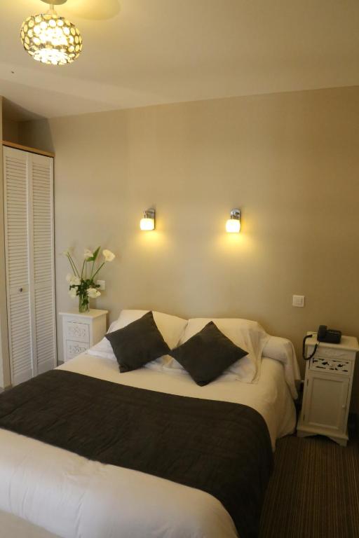 Postel nebo postele na pokoji v ubytování Hôtel Moderna