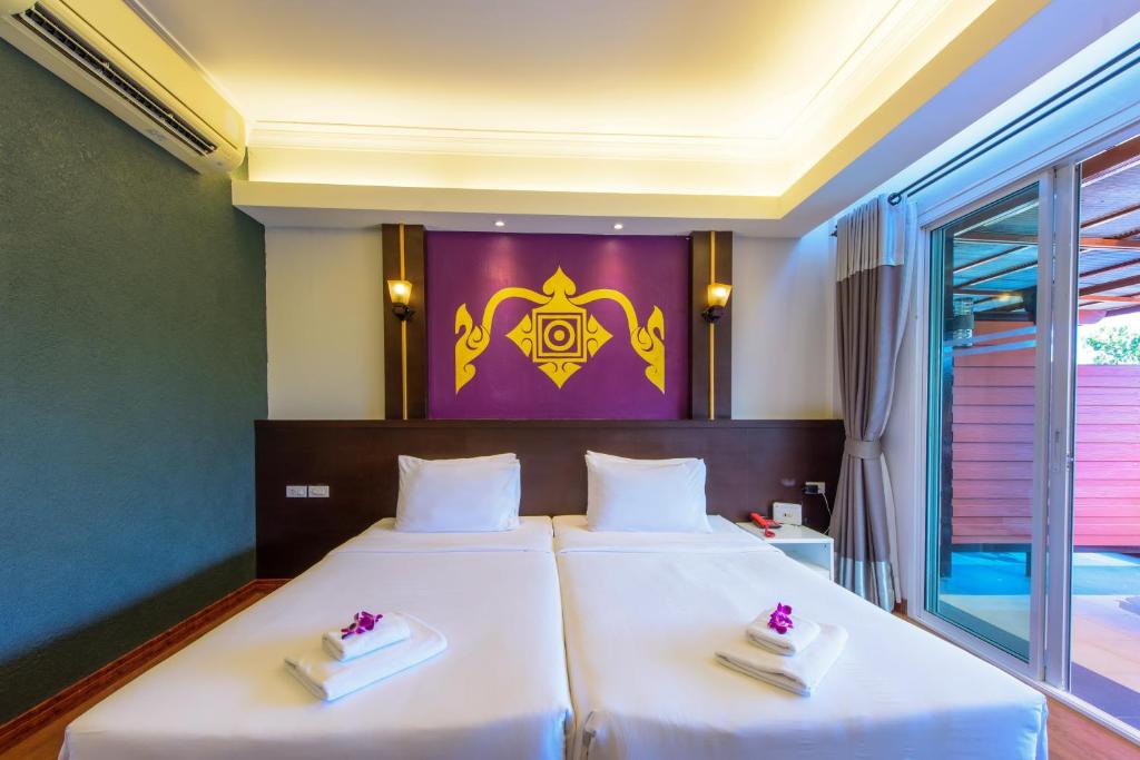 Postel nebo postele na pokoji v ubytování Baan Grood Arcadia Resort & Spa