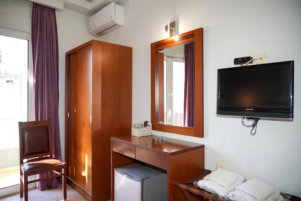 TV a/nebo společenská místnost v ubytování Hotel Selini