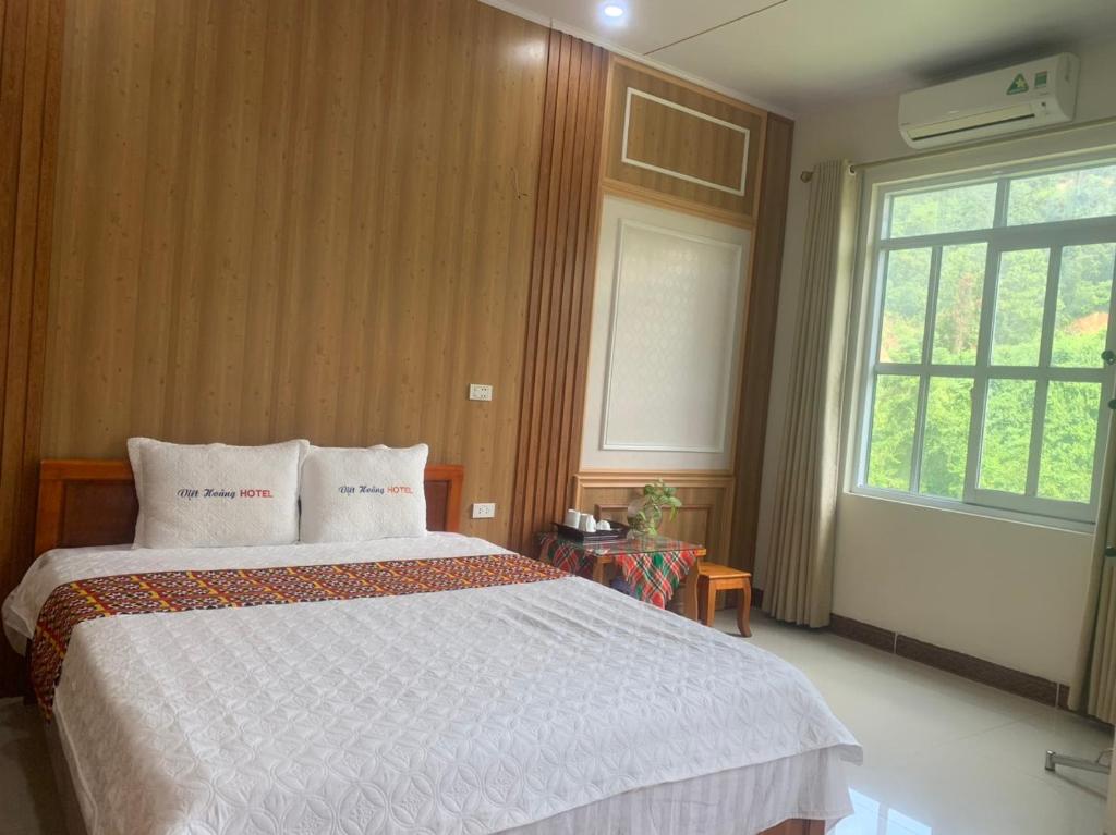 Ліжко або ліжка в номері Viet Hoang Hotel Bao Lac