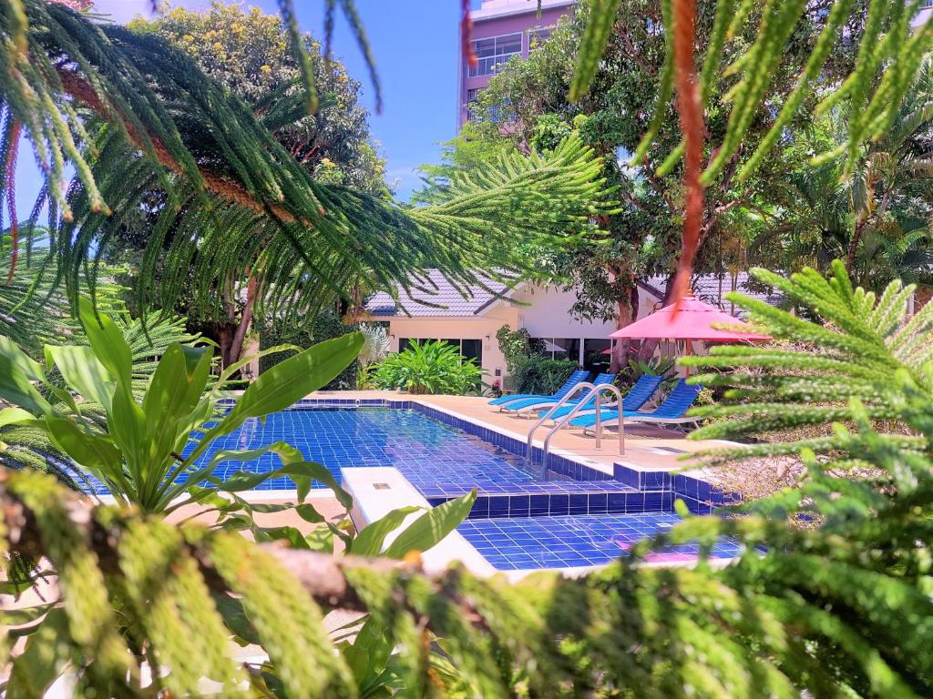 Bazén v ubytování Blue Palm Kata Resort nebo v jeho okolí