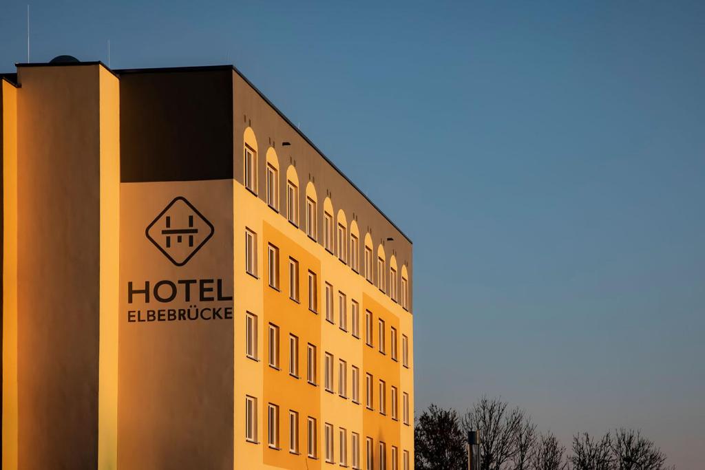 a building with a hotel exchange sign on it at Hotel Restaurant Elbebrücke in Oranienbaum-Wörlitz
