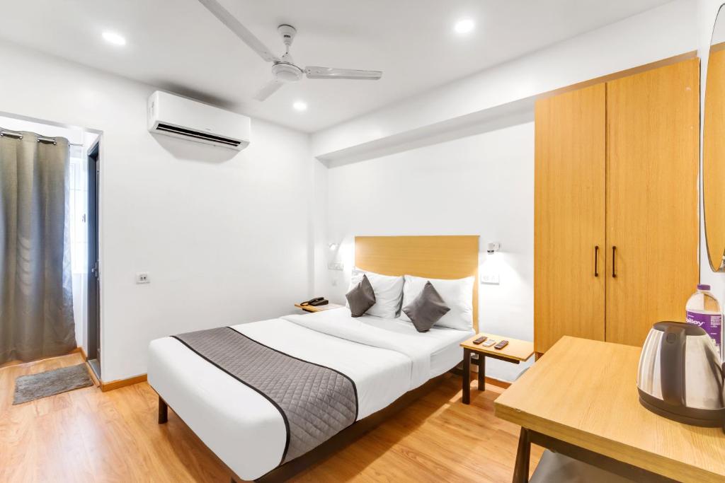 Postel nebo postele na pokoji v ubytování UPAR Hotels Thoraipakkam, OMR