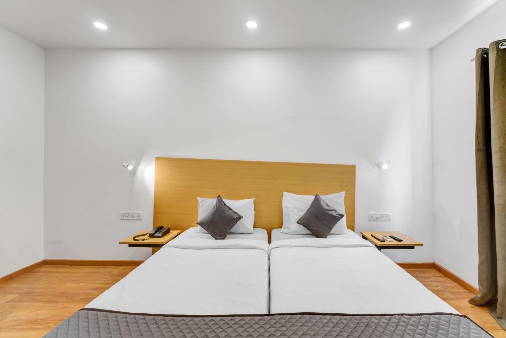 Postel nebo postele na pokoji v ubytování UPAR Hotels Thoraipakkam, OMR