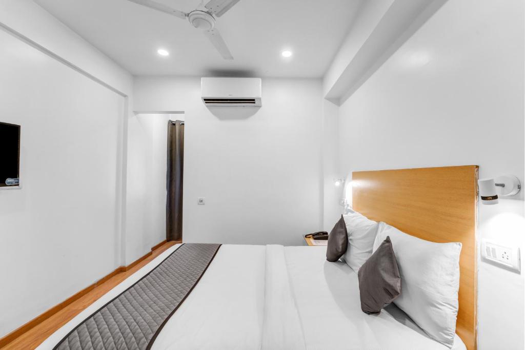 Postel nebo postele na pokoji v ubytování UPAR Hotels Thoraipakkam, OMR