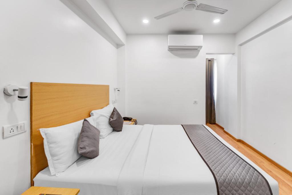 Postel nebo postele na pokoji v ubytování UPAR Hotels Thoraipakkam, OMR