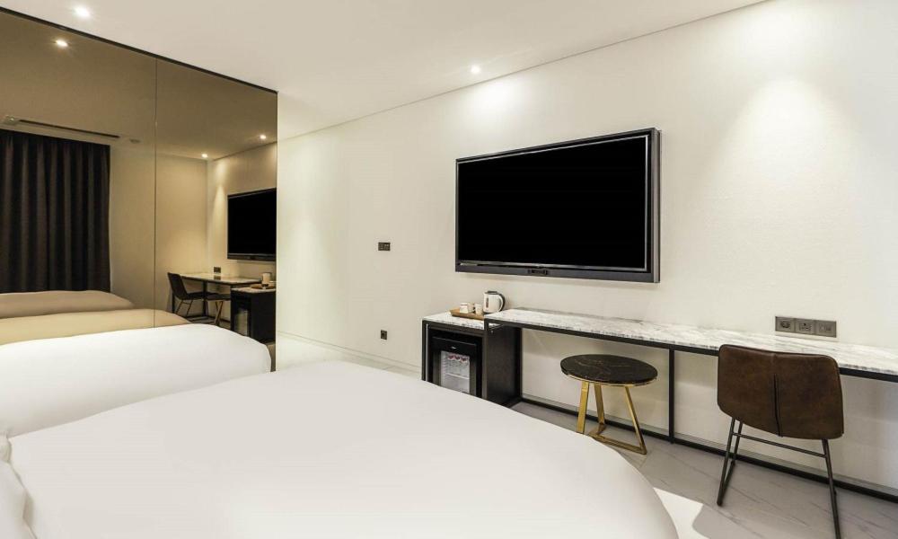 TV a/nebo společenská místnost v ubytování Incheon Guwol Hotel Bay 204