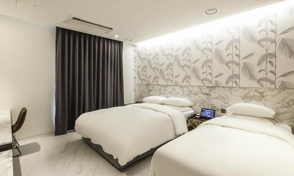 Postel nebo postele na pokoji v ubytování Incheon Guwol Hotel Bay 204