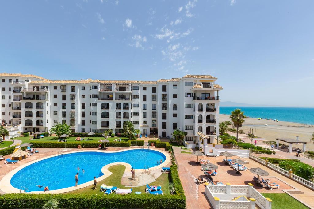 Bazén v ubytování Marina de la Duquesa 805 nebo v jeho okolí