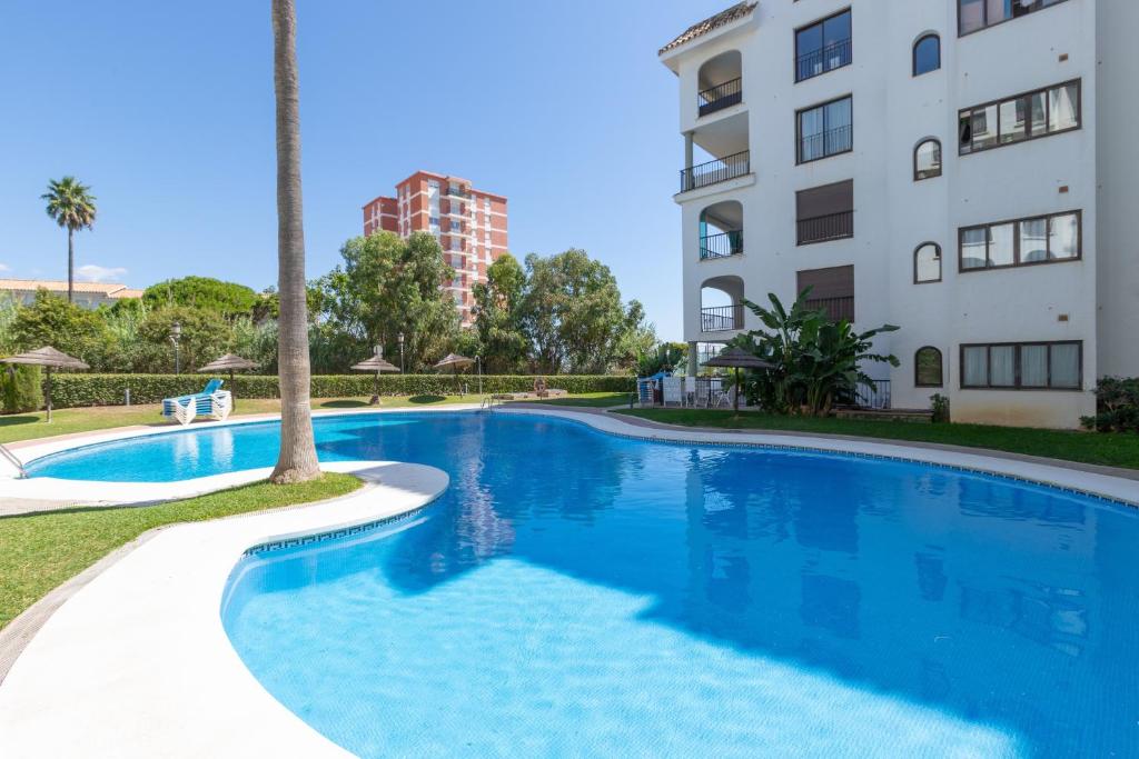 Bazén v ubytování Marina de la Duquesa 805 nebo v jeho okolí