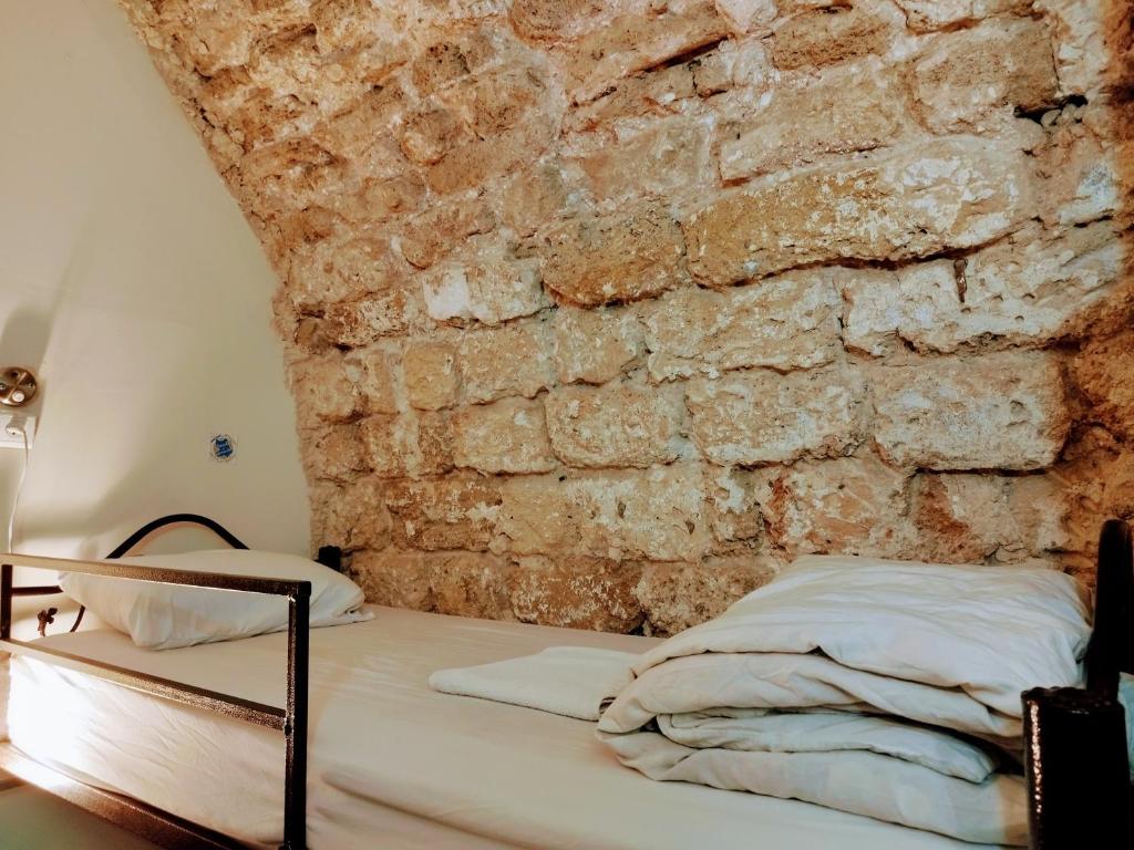 Postel nebo postele na pokoji v ubytování PoliHosts Old Jaffa