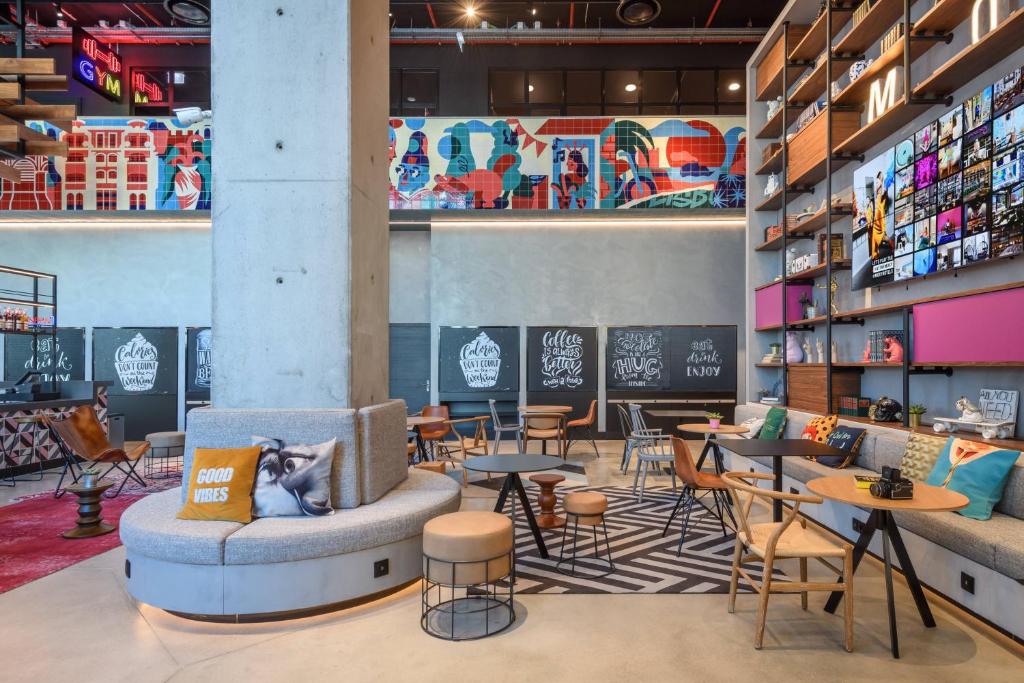 Posezení v ubytování Moxy Lisboa Oriente