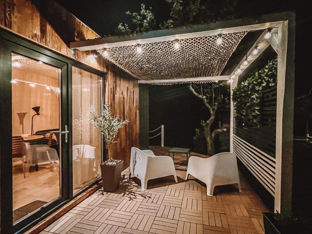 Patio nebo venkovní prostory v ubytování Elysian Fields - Tiny House 'Evergreen'