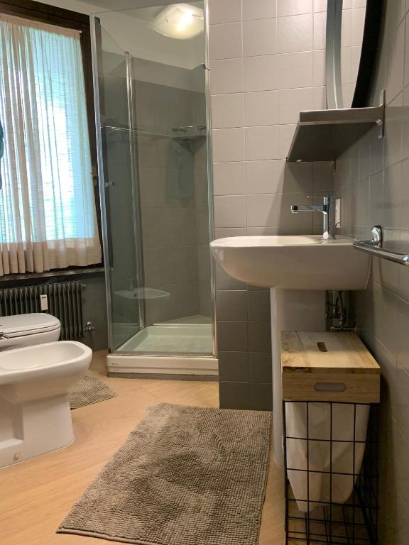SPINALE casa in centro, arrivi con gli sci! SANIFICAZIONE A VAPORE, Madonna di Campiglio — foto della struttura 5