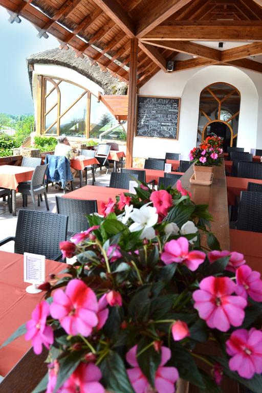 Restaurace v ubytování Tekergő Motel és Étterem
