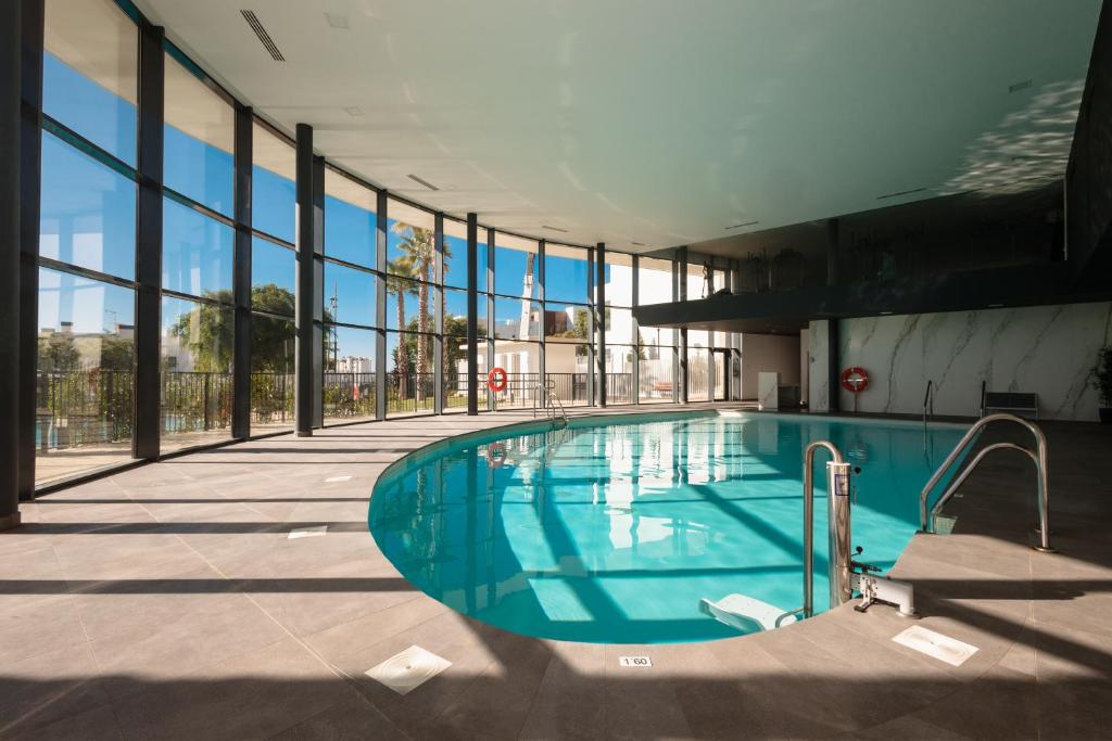 Basen w obiekcie Magnificent apartment, close to the beach, in Estepona lub w pobliżu
