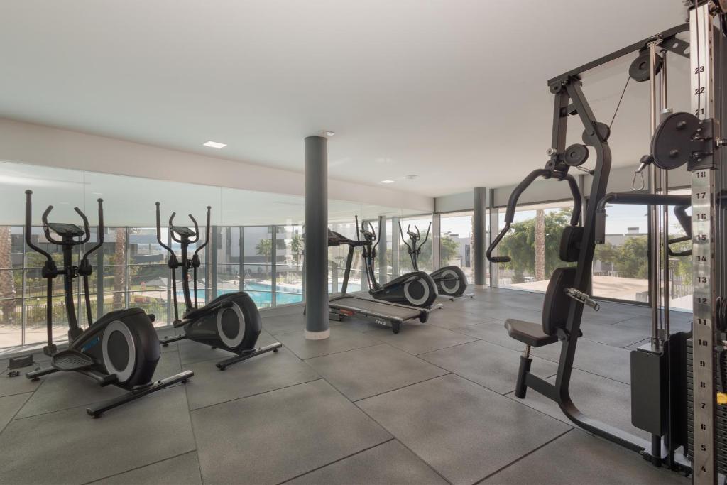 Centrum fitness w obiekcie Magnificent apartment, close to the beach, in Estepona