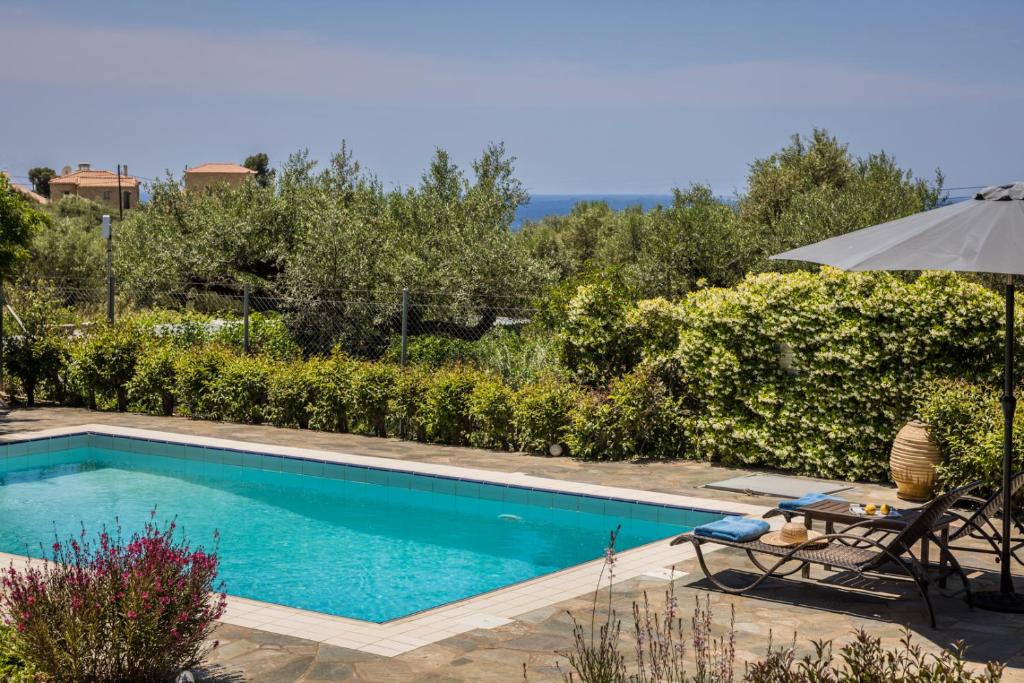Bazén v ubytování Eleonas Houses - Kardamili's Acqua Bliss nebo v jeho okolí