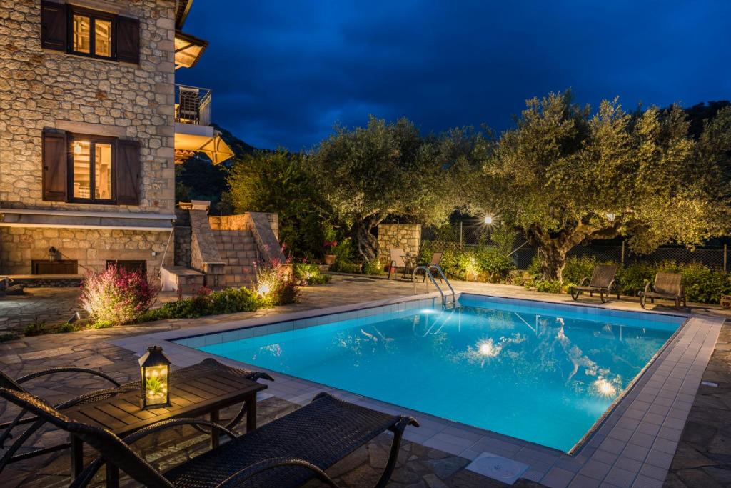 Bazén v ubytování Eleonas Houses - Kardamili's Acqua Bliss nebo v jeho okolí