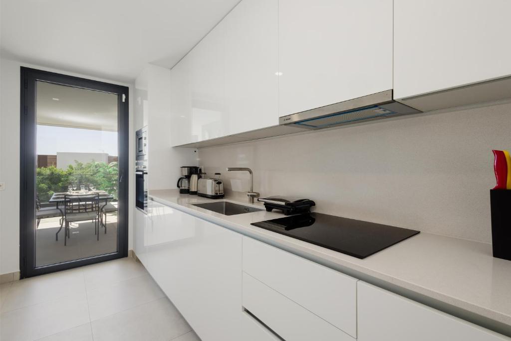 Kuchnia lub aneks kuchenny w obiekcie Magnificent apartment, close to the beach, in Estepona