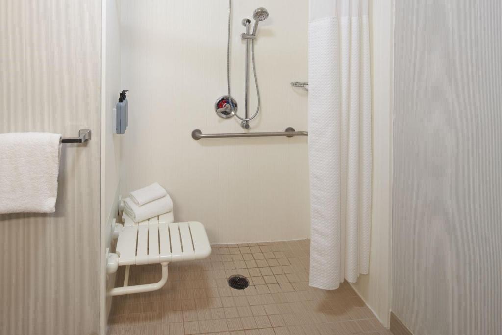 Courtyard by Marriott Orlando Lake Buena Vista in the Marriott Village photo