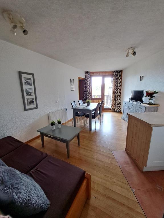 a living room with a couch and a table at Apartamento Pas de la Casa - 6 pax in Pas de la Casa