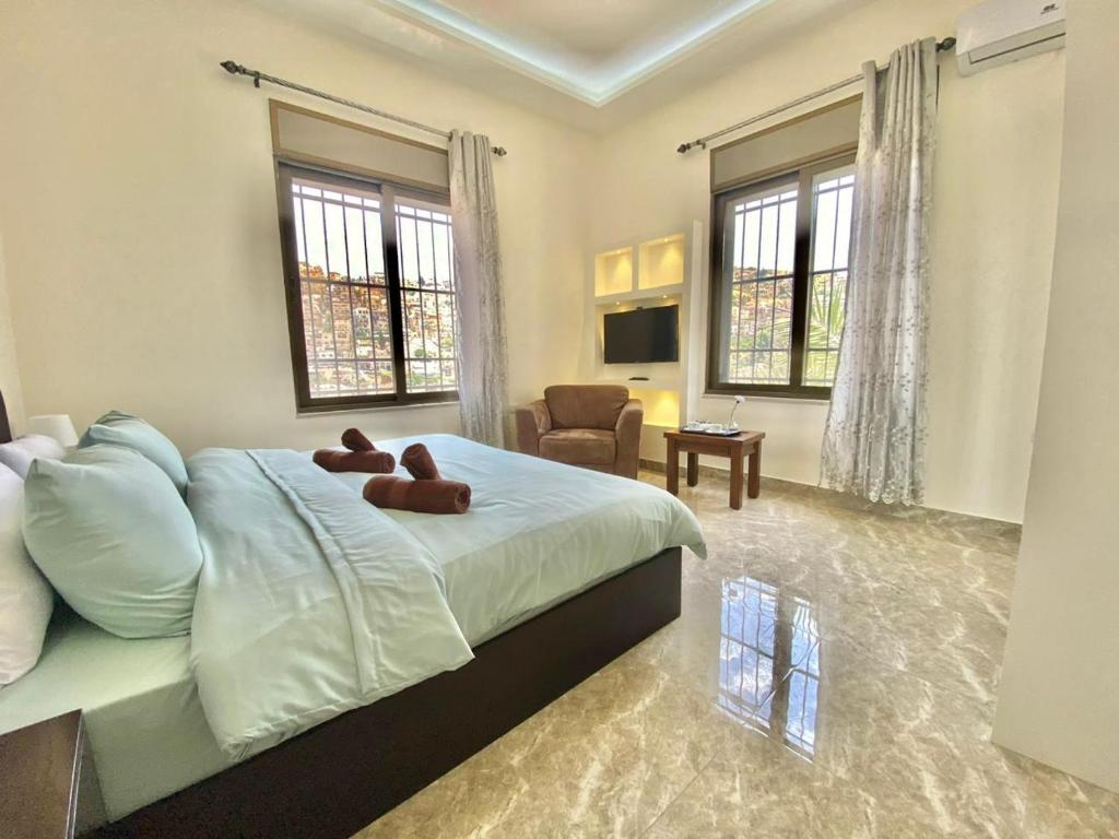 Postel nebo postele na pokoji v ubytování Villa Mira Guesthouse 1 - Downtown Central Amman - AL DIYRIH