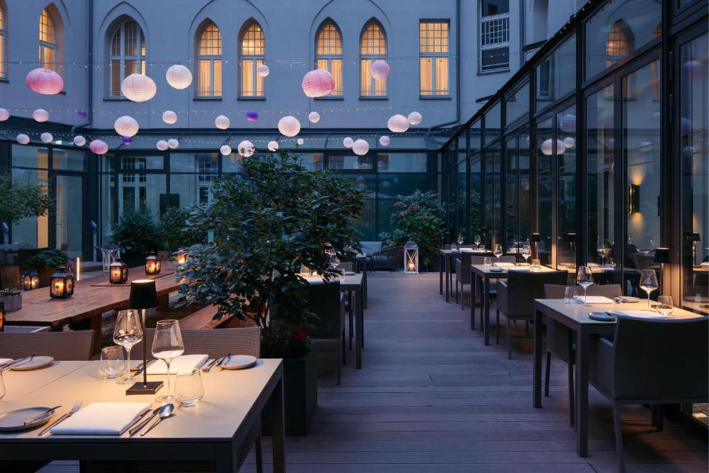 Restaurace v ubytování Roomers Berlin Steinplatz, Autograph Collection