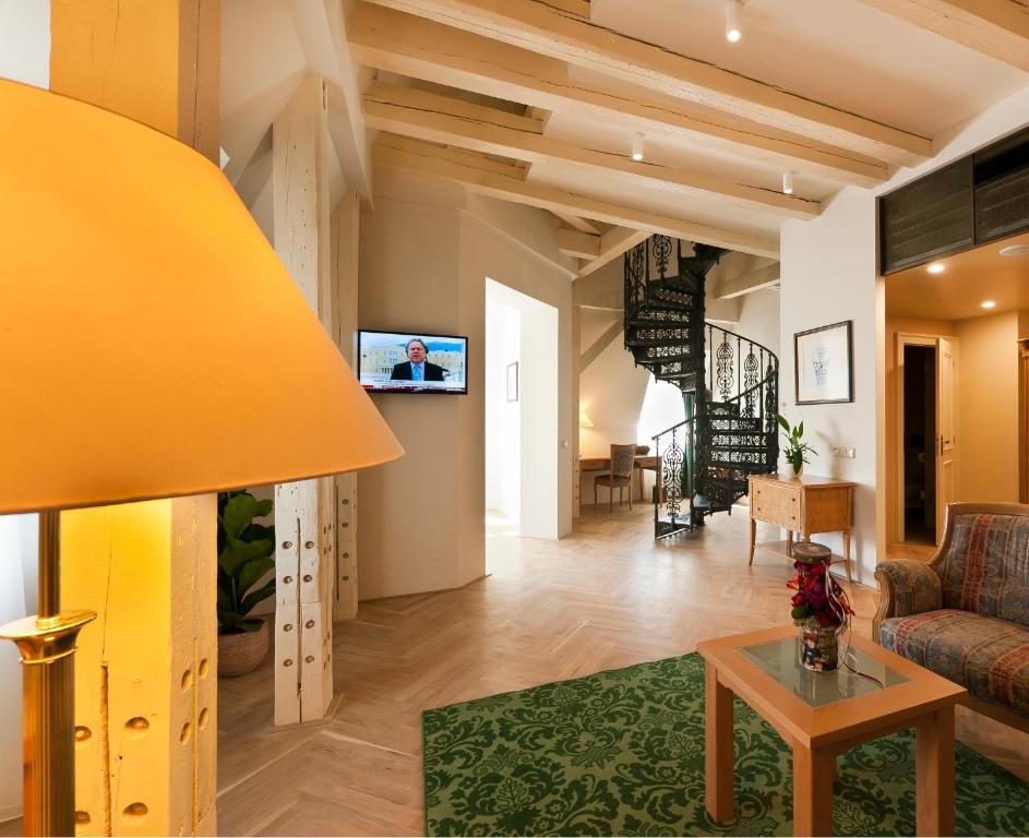 Grandhotel Ambassador Národní Dum - Resim 11